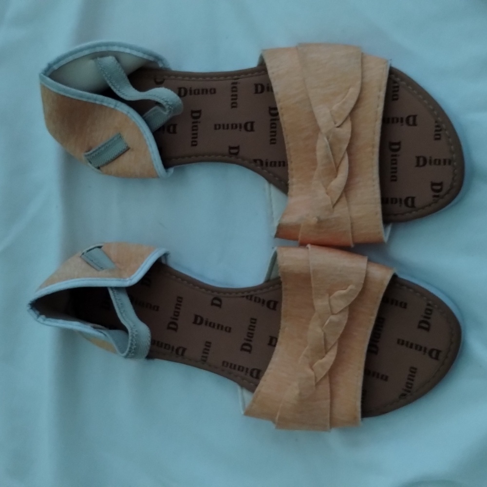 Size 7 Diana never used  sandals